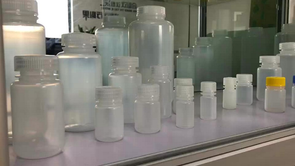 ASTM D543-20 Tiêu chuẩn thực hành để đánh giá khả năng chống lại thuốc thử hóa học của nhựa