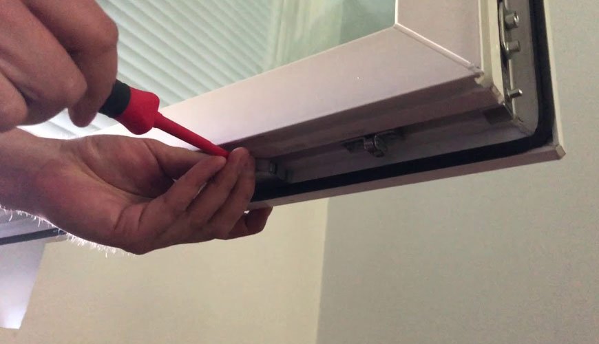 ASTM E283 Numune Boyunca Belirtilen Basınç Farkları Altında Dış Pencerelerden - Giydirme Duvarlardan ve Kapılardan Hava Sızıntı Oranını Belirlemek için Standart Test