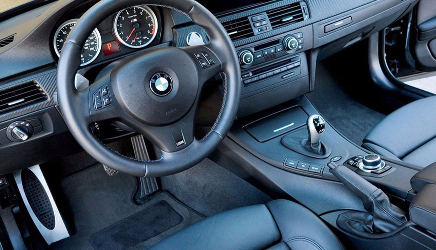 Kibocsátásmérési teszt levegőcserével a BMW GS 97014-3 tesztkamrában