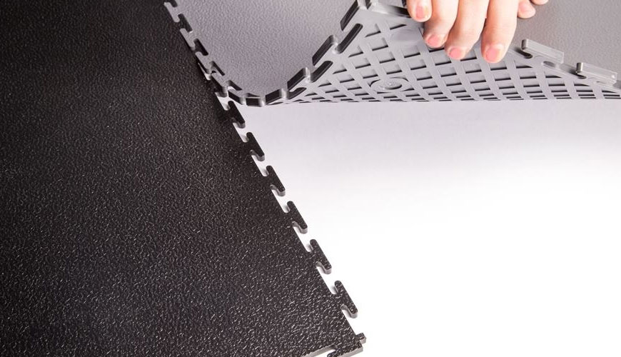 BS 4939 Metoda za določanje izgube debeline tekstilnih talnih oblog po dolgotrajni močni statični obremenitvi