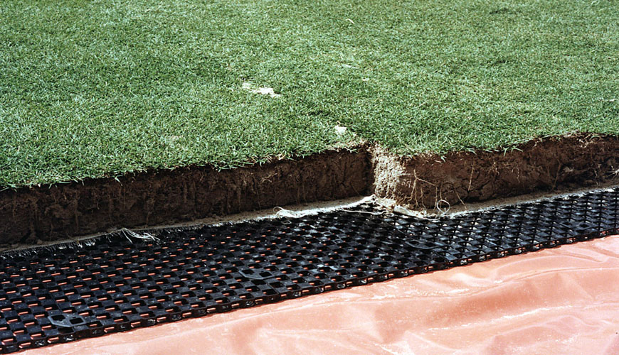 DIN 18035-3 Campos deportivos Parte 3: Prueba de drenaje