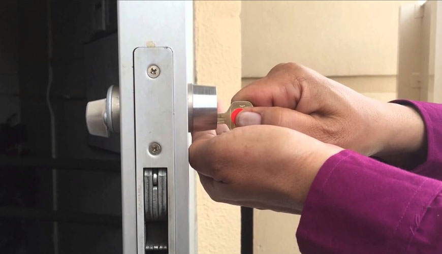 Preskusni standard DIN 18250 za vgradne ključavnice za protipožarna in protidimna vrata
