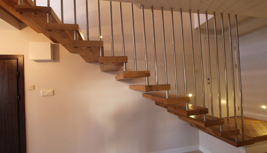 EN 131-4 Merdivenler - Tek veya Çoklu Menteşe Bağlantılı Merdivenler Testi