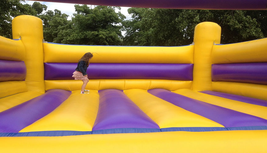 EN 14960-2 Şişirilebilir Oyun Ekipmanı - Bölüm 2: Kalıcı Kurulum için Amaçlanan Şişirilebilir Zıplayan Yastıklar için Ek Güvenlik Gereksinimleri