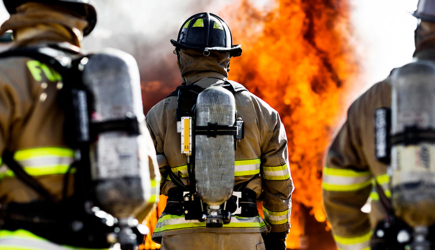 EN 702 Zaščitna obleka - Zaščita pred vročino in plamenom - Preskusna metoda: Določanje toplotne prevodnosti s stikom skozi zaščitno obleko ali materiale