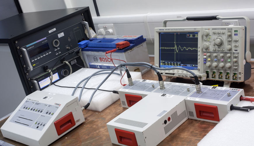 EN IEC 61000-4-18 Tương thích điện từ (EMC) - Phần 4-18: Kỹ thuật đo lường và thử nghiệm - Thử nghiệm miễn dịch sóng dao động giảm chấn