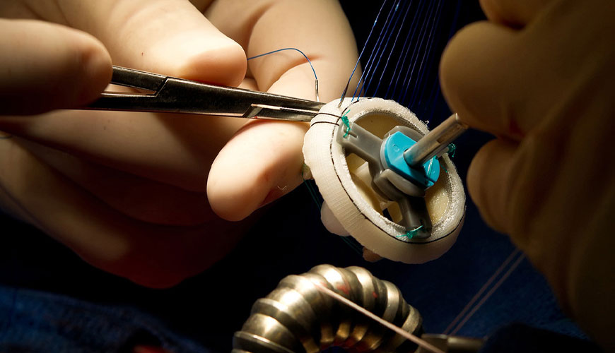 EN ISO 5840-3 Srčno-žilni vsadki, proteza srčnih zaklopk, 3. del: Standardni test za protezo srčnih zaklopk, implantirano s transkateterskimi tehnikami