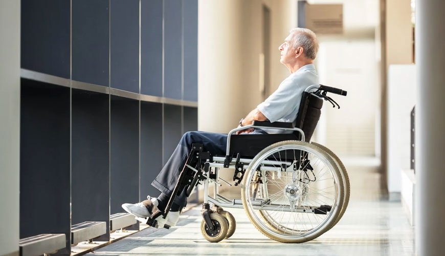 EN ISO 7176-16 Invalidski vozički - 16. del: Preskus odpornosti na vžig naprav za podporo drže