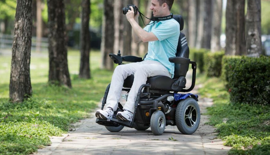 EN ISO 7176-3 Wheelchairs - Part 3: Standard Test for Determining the Effectiveness of Brakes