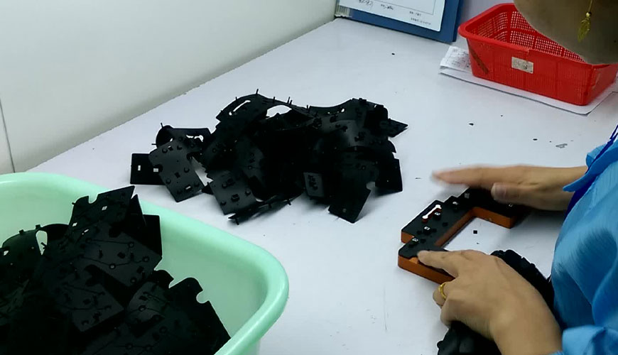 FORD FLTM BO 115-01 Plastik, Yapay Hava Şartlarına Dayanıklılık için Standart Test