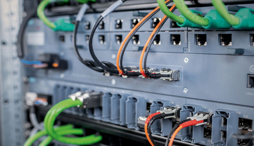 Prueba IEC 61238-1-1 para compresión y conectores mecánicos para cables de alimentación