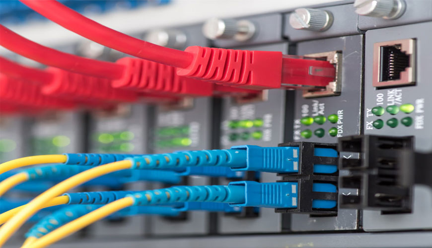 IEC 61300-2-4 Optične povezovalne naprave in pasivne komponente - 2-4. del: Zadrževanje vlaken ali kablov