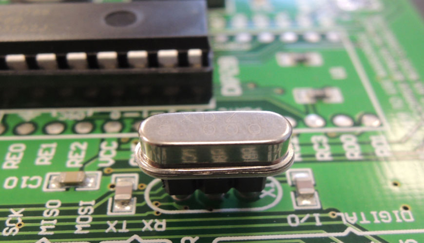 IEC EN 60679-3 Oscilatorji s kremenčevim kristalom - standardni obrisi in končne povezave