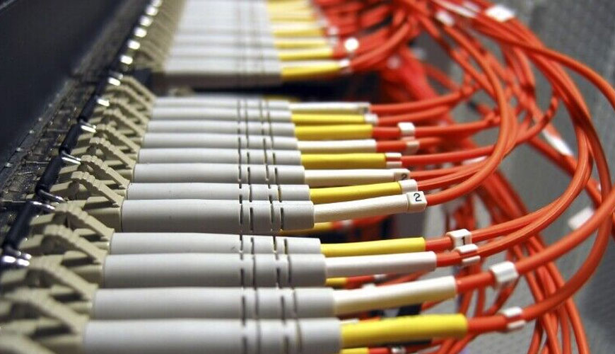 IEC EN 60794-2-50 Kabli iz optičnih vlaken - 2-50. del: Kabli za zaprte prostore - Specifikacija družine za kable Simplex in Duplex za uporabo v sklopih kablov s končnimi priključki