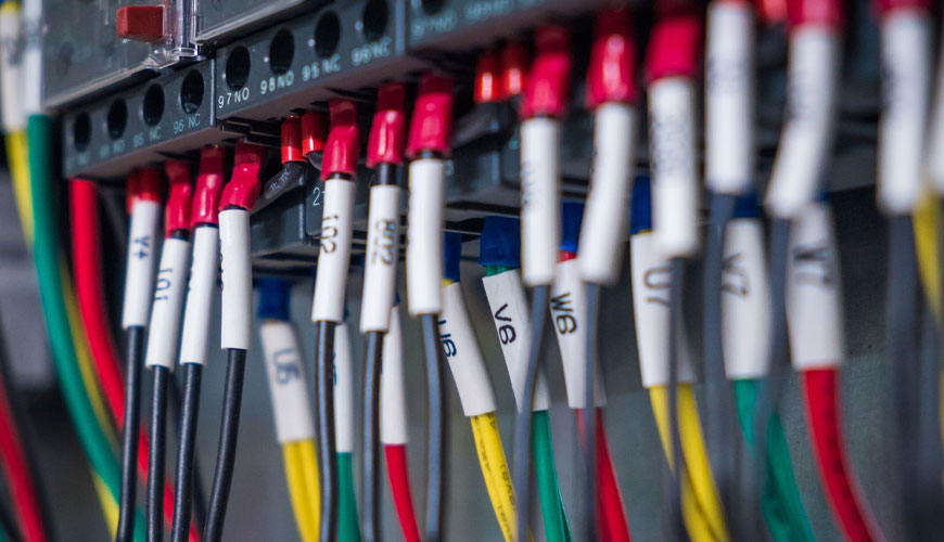 IEC EN 60885-3 Električne preskusne metode za električne kable - 3. del: Preskusne metode za meritve delne razelektritve v dolžinah ekstrudiranih električnih kablov