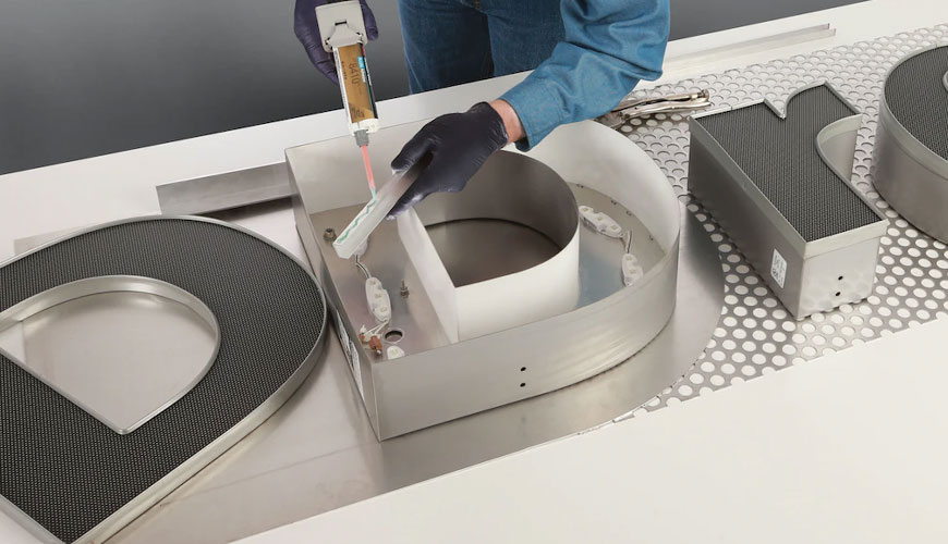 IEC EN 61249-3-3 Basılı Levhalar ve Diğer Bağlantı Yapıları için Malzemeler - Bölüm 3-3: Takviyesiz Temel Malzemeler için Kesit Spesifikasyon Seti - Yapışkan Kaplı Esnek Polyester Film