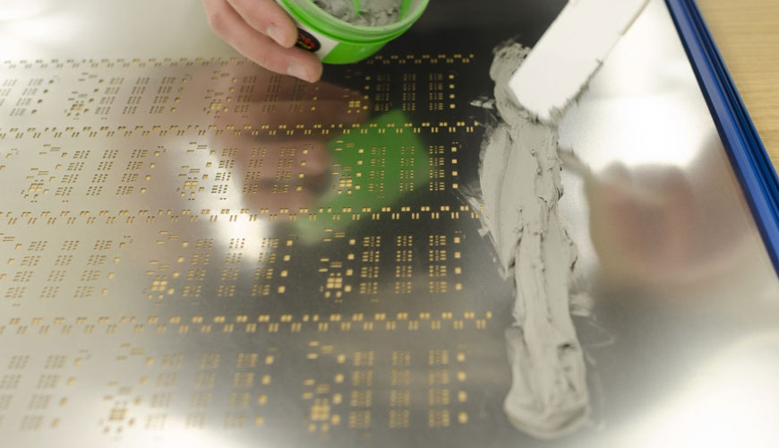 IEC EN 61249-6-3 Preskus lastnosti končne tkanine, tkane iz E-stekla za tiskane kartone