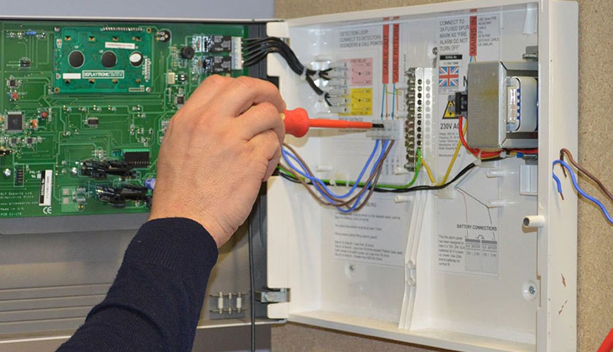 IEC EN 62642-5-3 Alarmni sistemi - Sistemi za vdor in zadrževanje - Del 5-3: Medsebojne povezave - Standardni preizkus za radiofrekvenčne tehnike