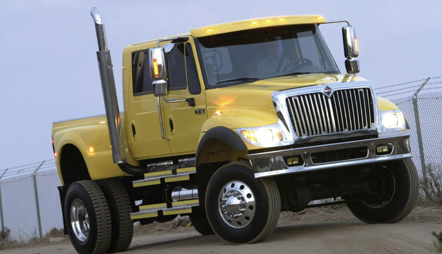 ISO 10896-7 Tovornjaki za neravne terene, Varnostne zahteve in preverjanje, 7. del: Standardni preskus za sisteme vzdolžnega tovornega momenta
