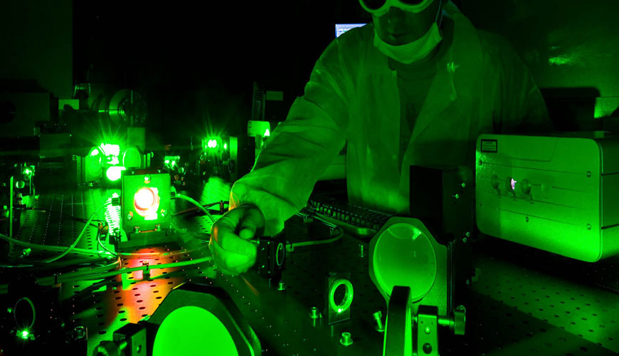 ISO 4892-4 Plastikler, Laboratuvar Işık Kaynaklarına Maruz Kalma Yöntemleri, Bölüm 4: Açık Alevli Karbon Ark Lambaları için Standart Test