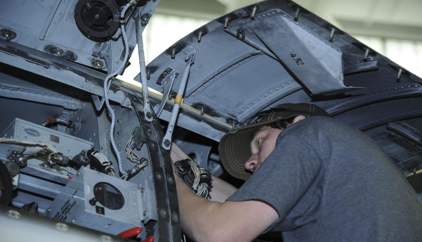 MIL STD-1760E Standardni preskus za letala, električni sistem medsebojnih povezav v trgovini