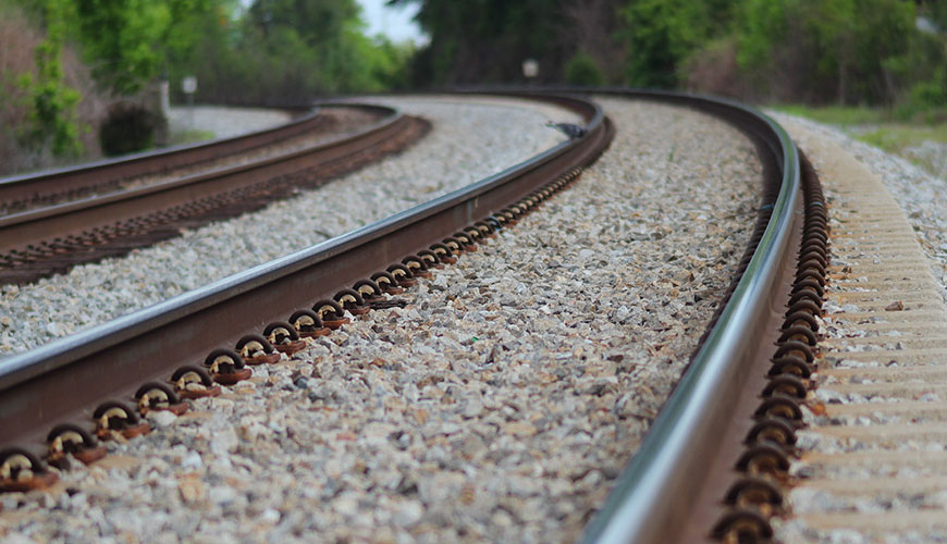 NF F07-101 การใช้งานรถไฟ - การทดสอบแรงกระแทกโดยการโยนบัลลาสต์จำลอง