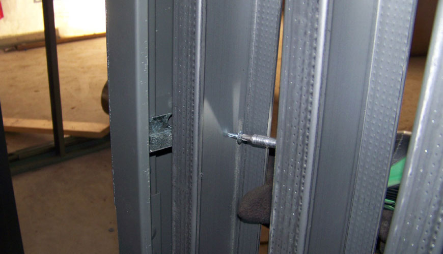 Стандартный тест SDI 116 на скорость воздушного потока через закрытые стальные двери и части рамы