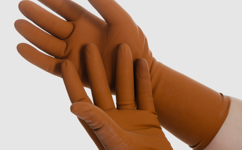TS EN 421 Zaščitne rokavice proti ionizirajočemu sevanju in radioaktivni onesnaženosti