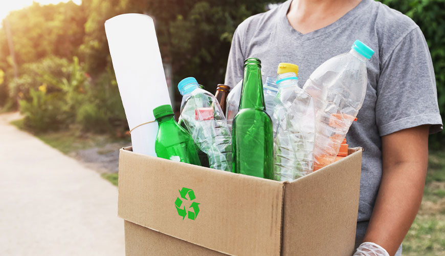 UNI 10667-4 Materiales Plásticos Reciclados - Cloruro de Polivinilo Obtenido de Envases de Líquidos para Diferentes Usos