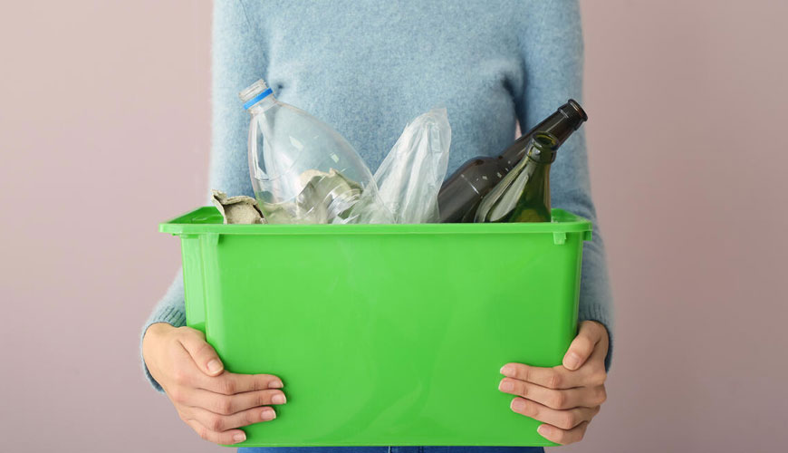 UNI 10667-9 Materias primas plásticas: escamas de tereftalato de polietileno para la producción de láminas y láminas