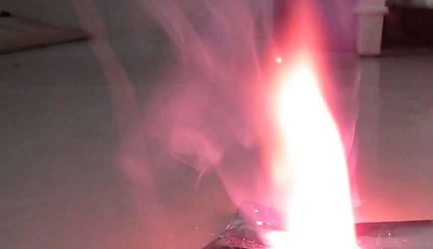 UNI 8456 Gorljive snovi z udarcem plamena na obe površini, reakcija na ogenj z uporabo majhnega plamena